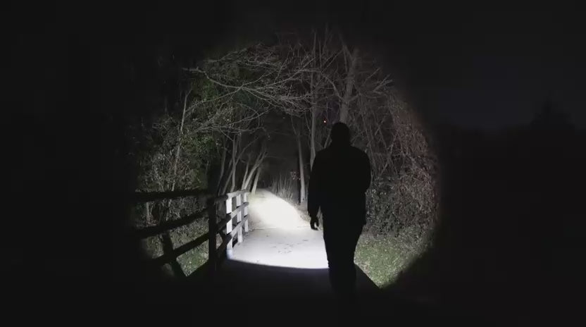 Torcia LED Militare Ricaricabile in alluminio aeronautico nero